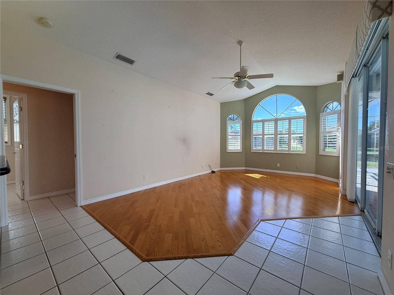 5829 CARRIAGE DRIVE, Sarasota, FL 34243 Formal living room/family room
