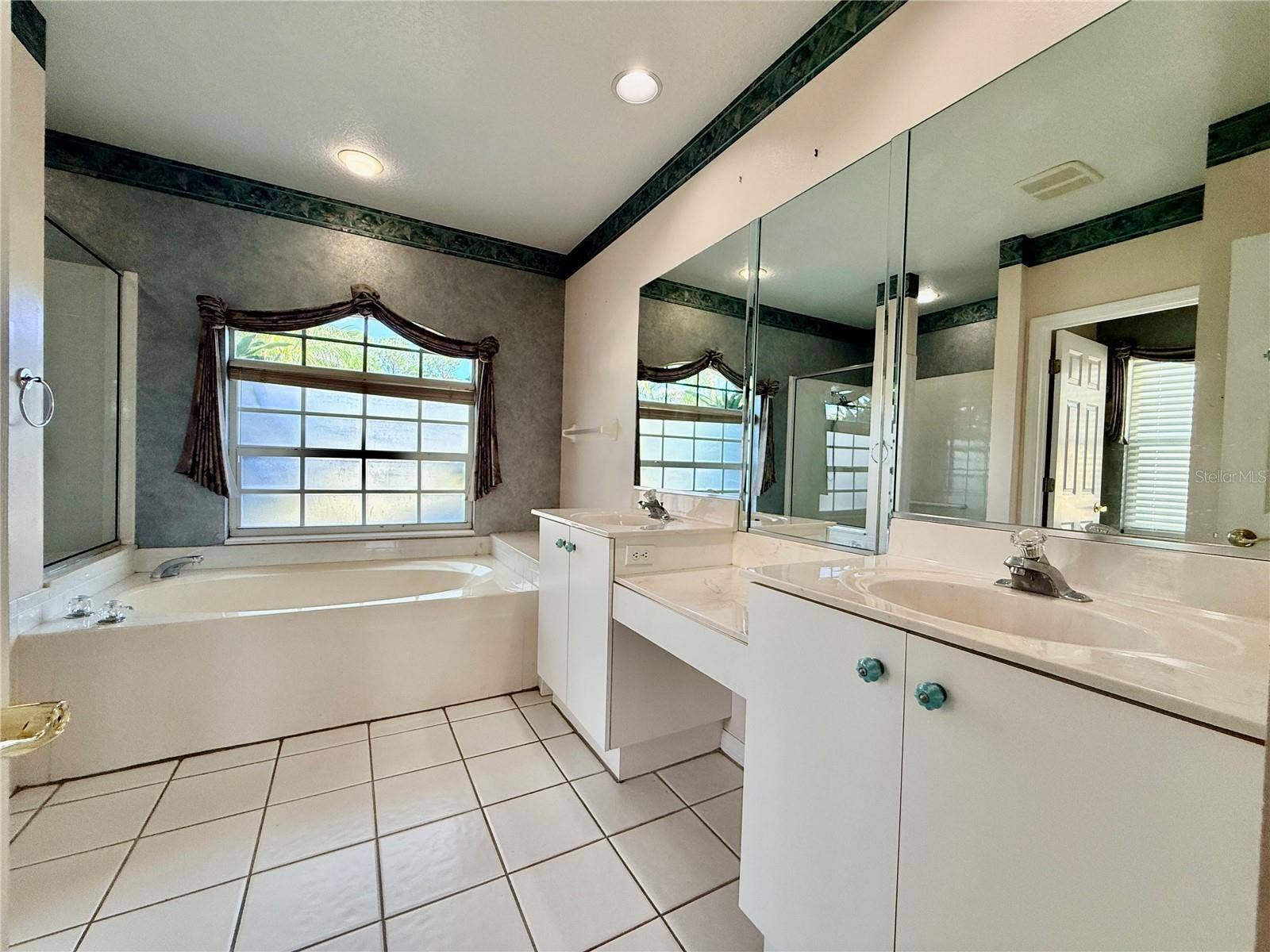 5829 CARRIAGE DRIVE, Sarasota, FL 34243 5829 CARRIAGE DRIVE, Sarasota, FL 34243