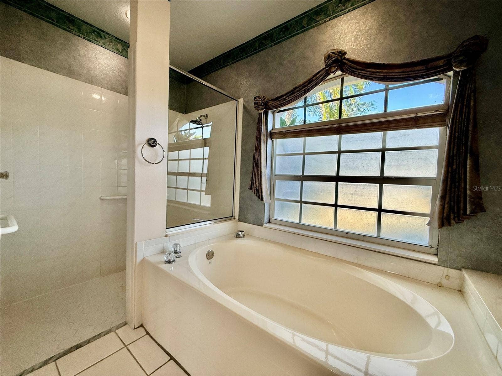 5829 CARRIAGE DRIVE, Sarasota, FL 34243 5829 CARRIAGE DRIVE, Sarasota, FL 34243