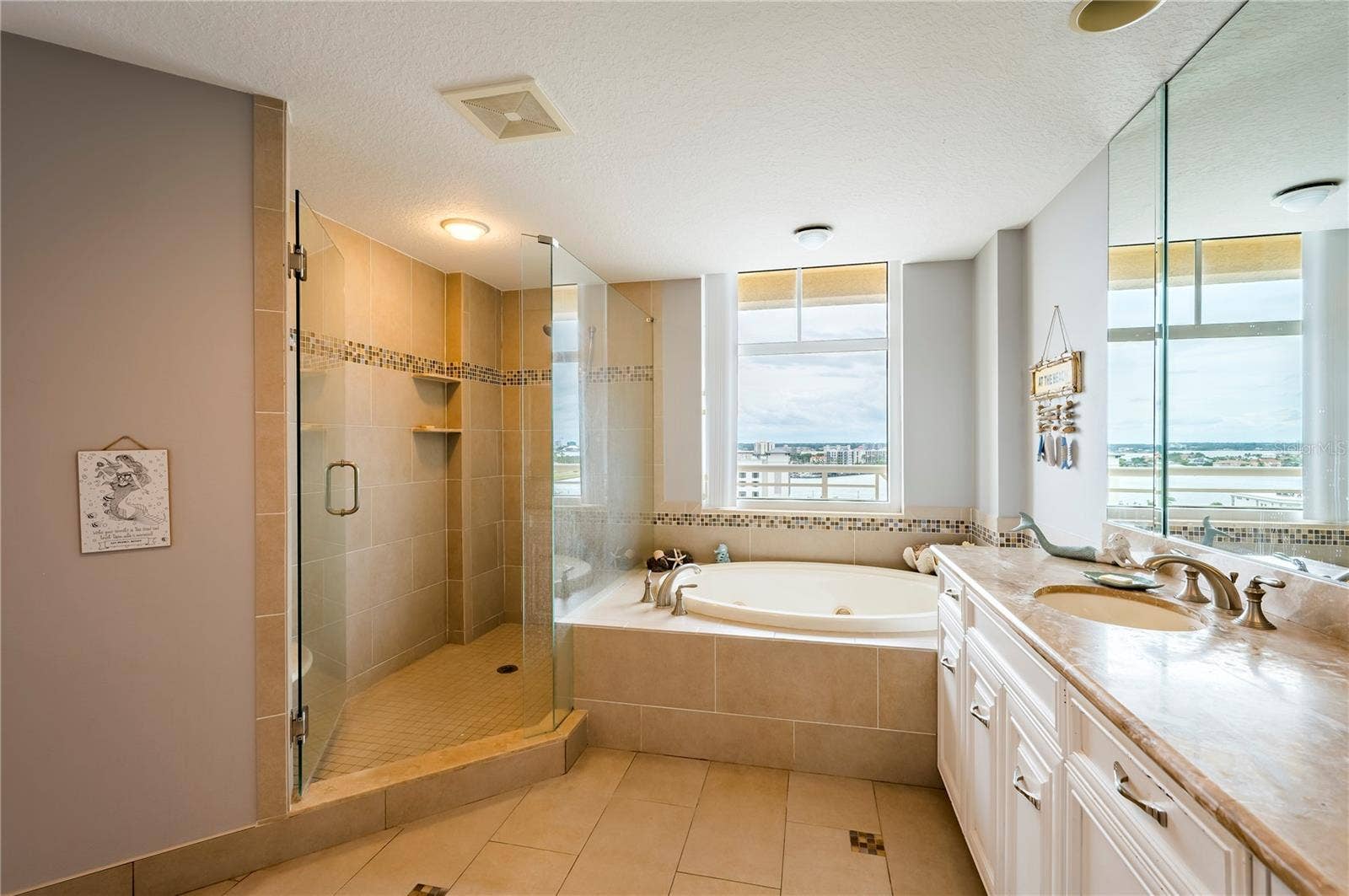 10 PAPAYA STREET, #1006, Clearwater, FL 33767 10 PAPAYA STREET, #1006, Clearwater, FL 33767