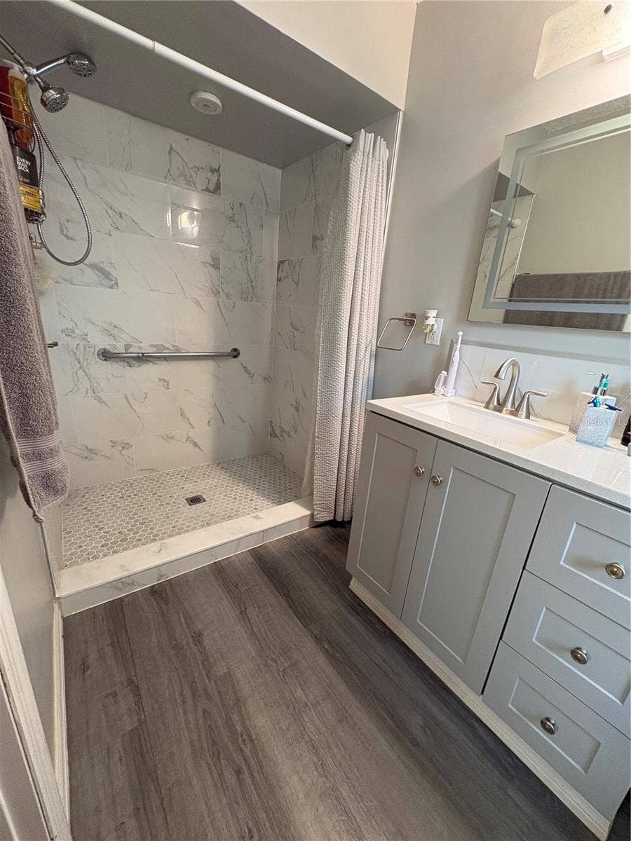 6511 BARCELONA BOULEVARD, Brooksville, FL 34602 master bathroom