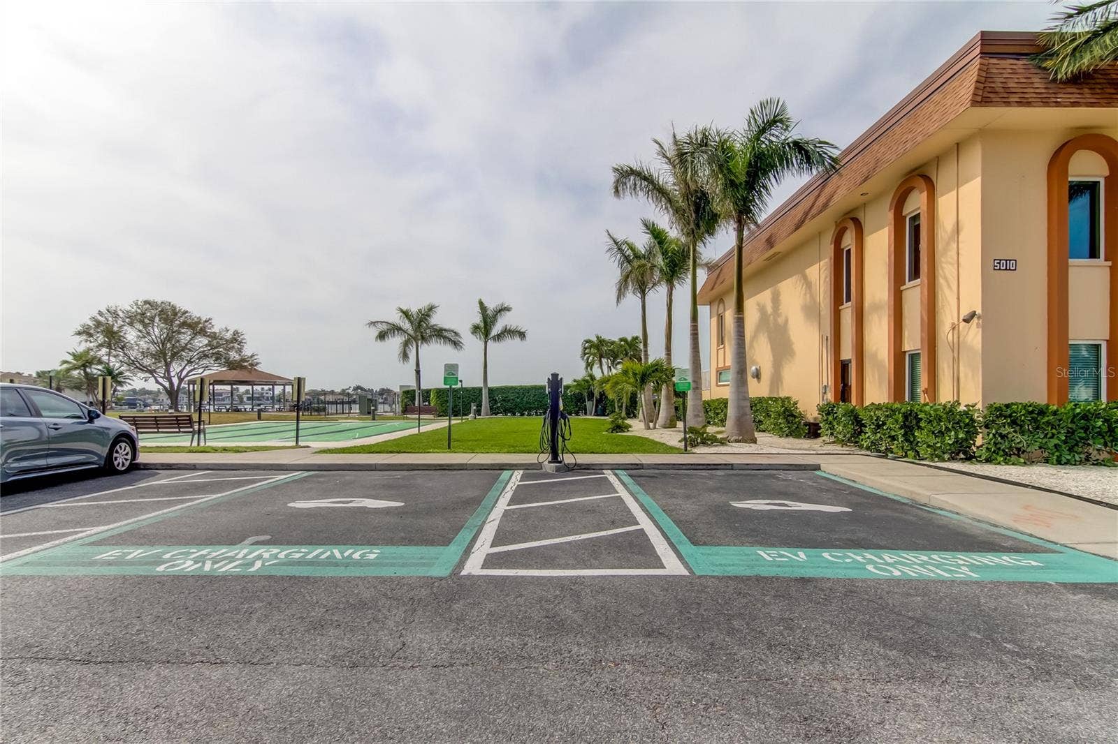 5200 BRITTANY DRIVE S, #606, St Petersburg, FL 33715