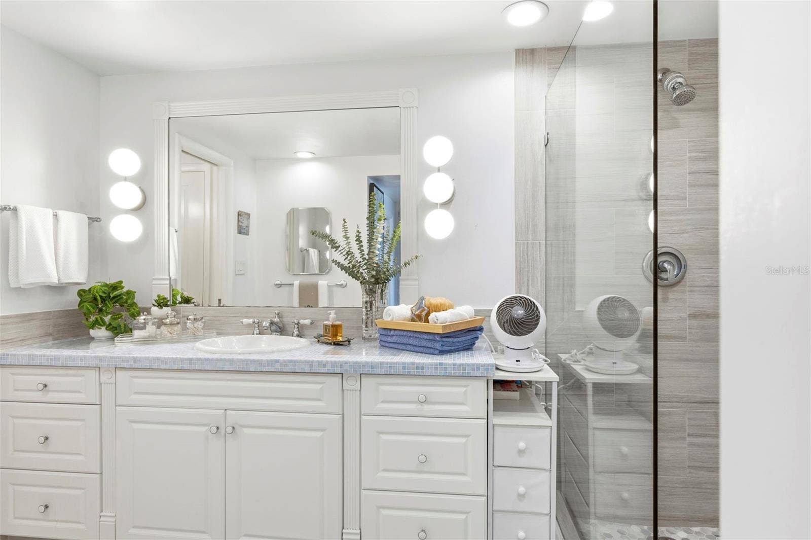 1 BEACH DRIVE SE, #2712, St Petersburg, FL 33701 1 BEACH DRIVE SE, #2712, St Petersburg, FL 33701