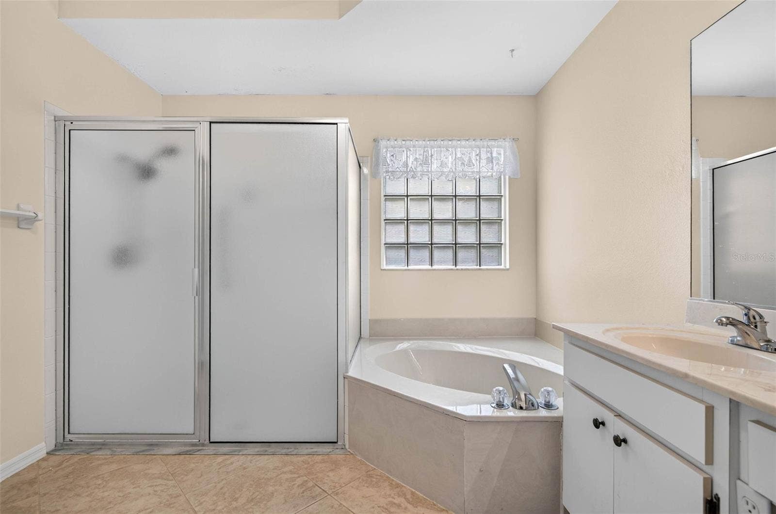 1704 TREMONT COURT, Sun City Center, FL 33573