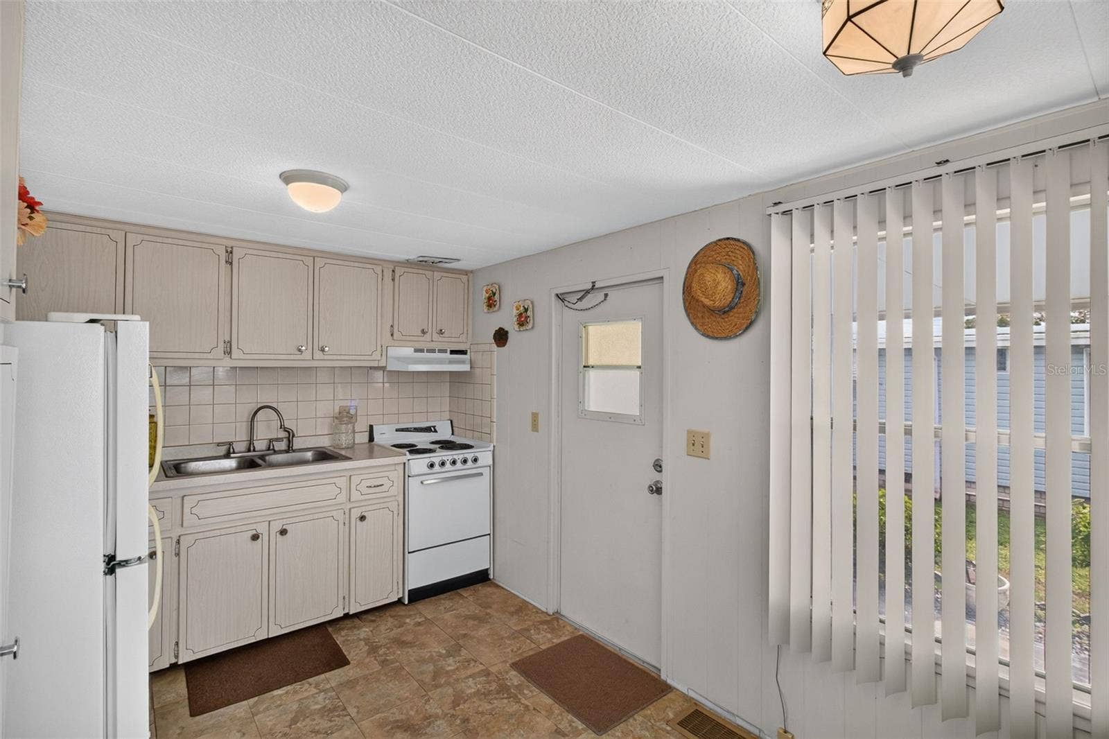2000 E BAY DRIVE, #87, Largo, FL 33771 2000 E BAY DRIVE, #87, Largo, FL 33771