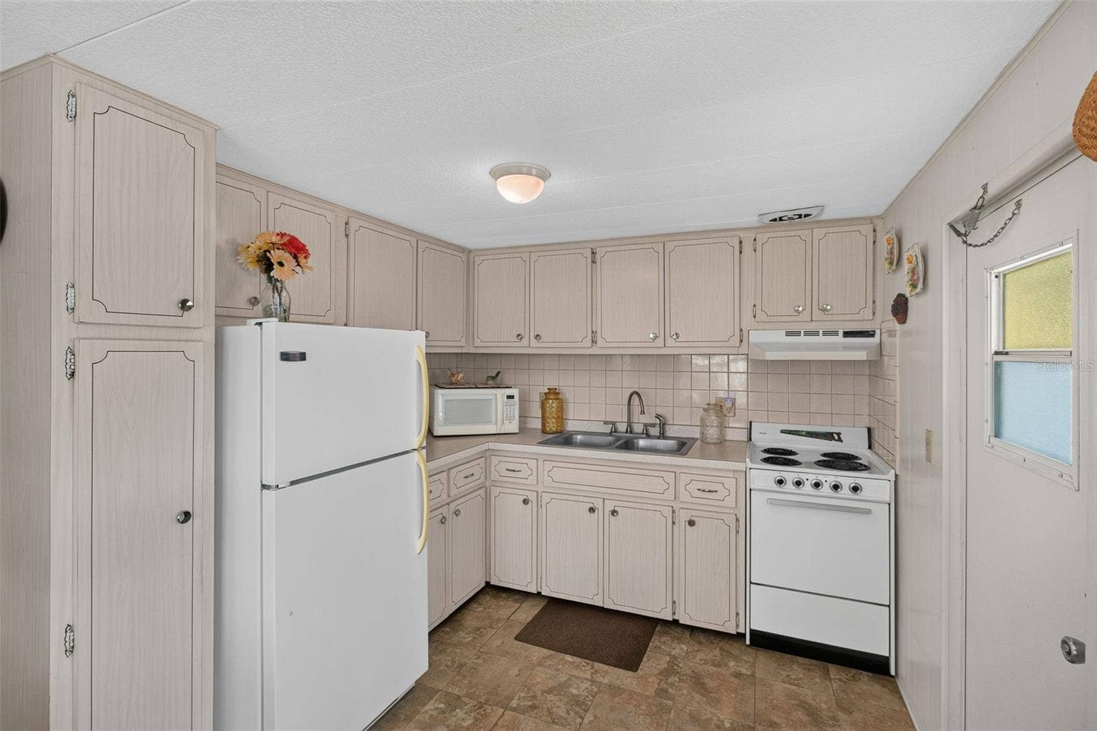 2000 E BAY DRIVE, #87, Largo, FL 33771 2000 E BAY DRIVE, #87, Largo, FL 33771