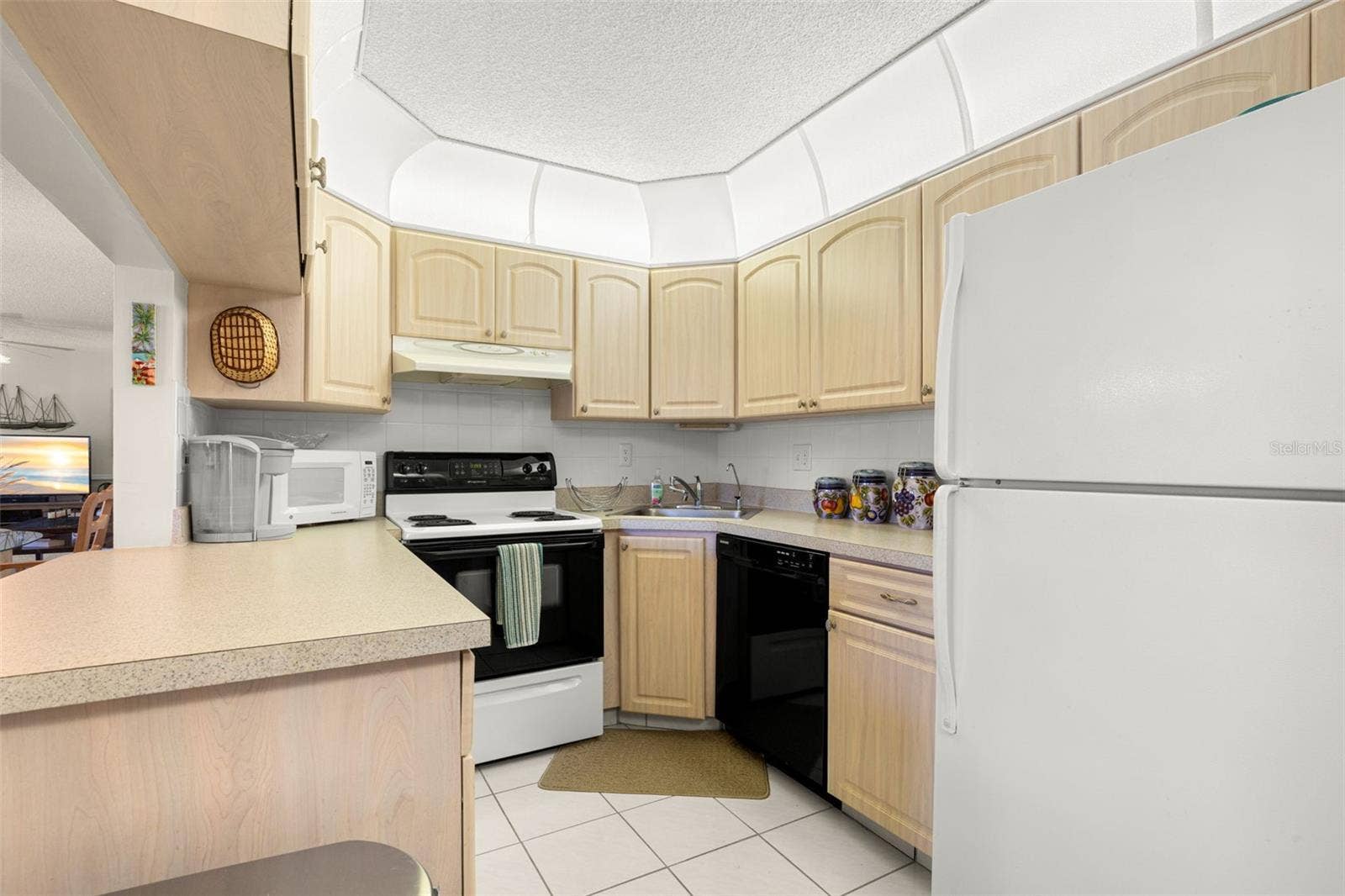 1708 PINE RIDGE WAY E, #B2, Palm Harbor, FL 34684 Kitchen