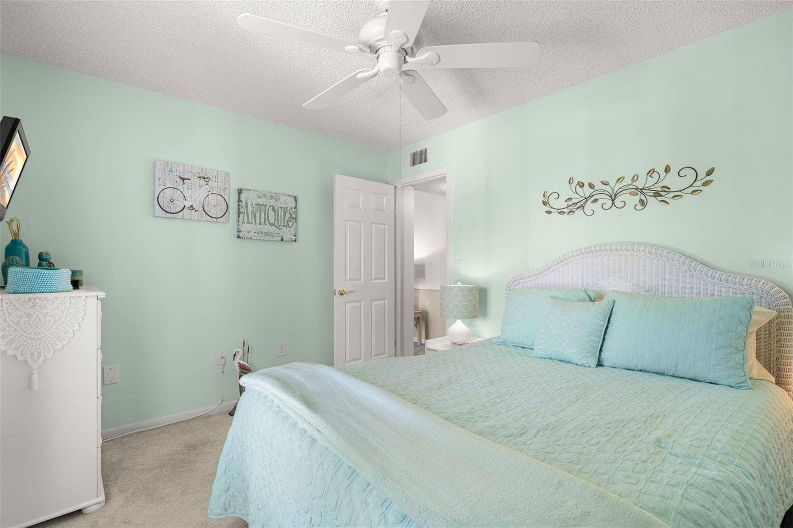 1708 PINE RIDGE WAY E, #B2, Palm Harbor, FL 34684 Guest bedroom