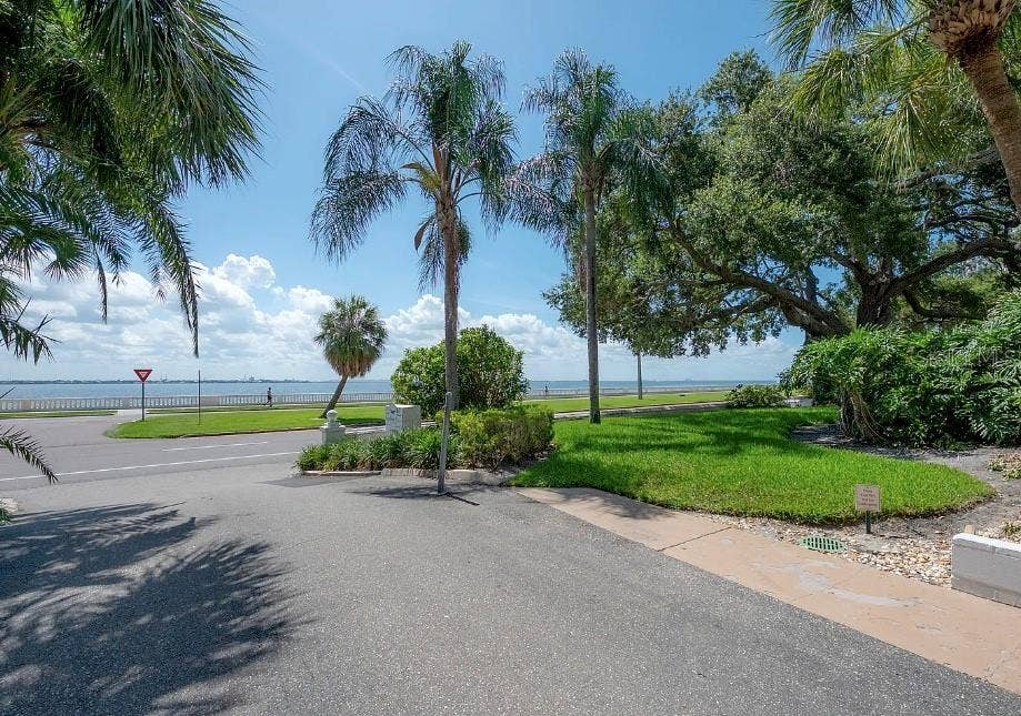 3325 BAYSHORE BOULEVARD, #F31, Tampa, FL 33629 3325 BAYSHORE BOULEVARD, #F31, Tampa, FL 33629