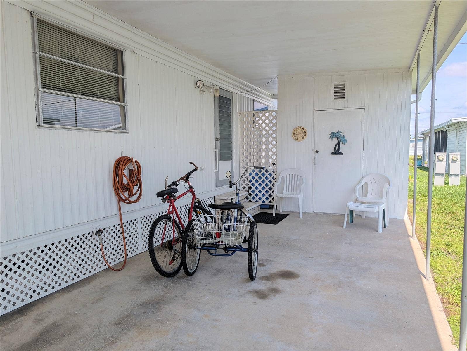 carport and shed. Bikes stay with home.