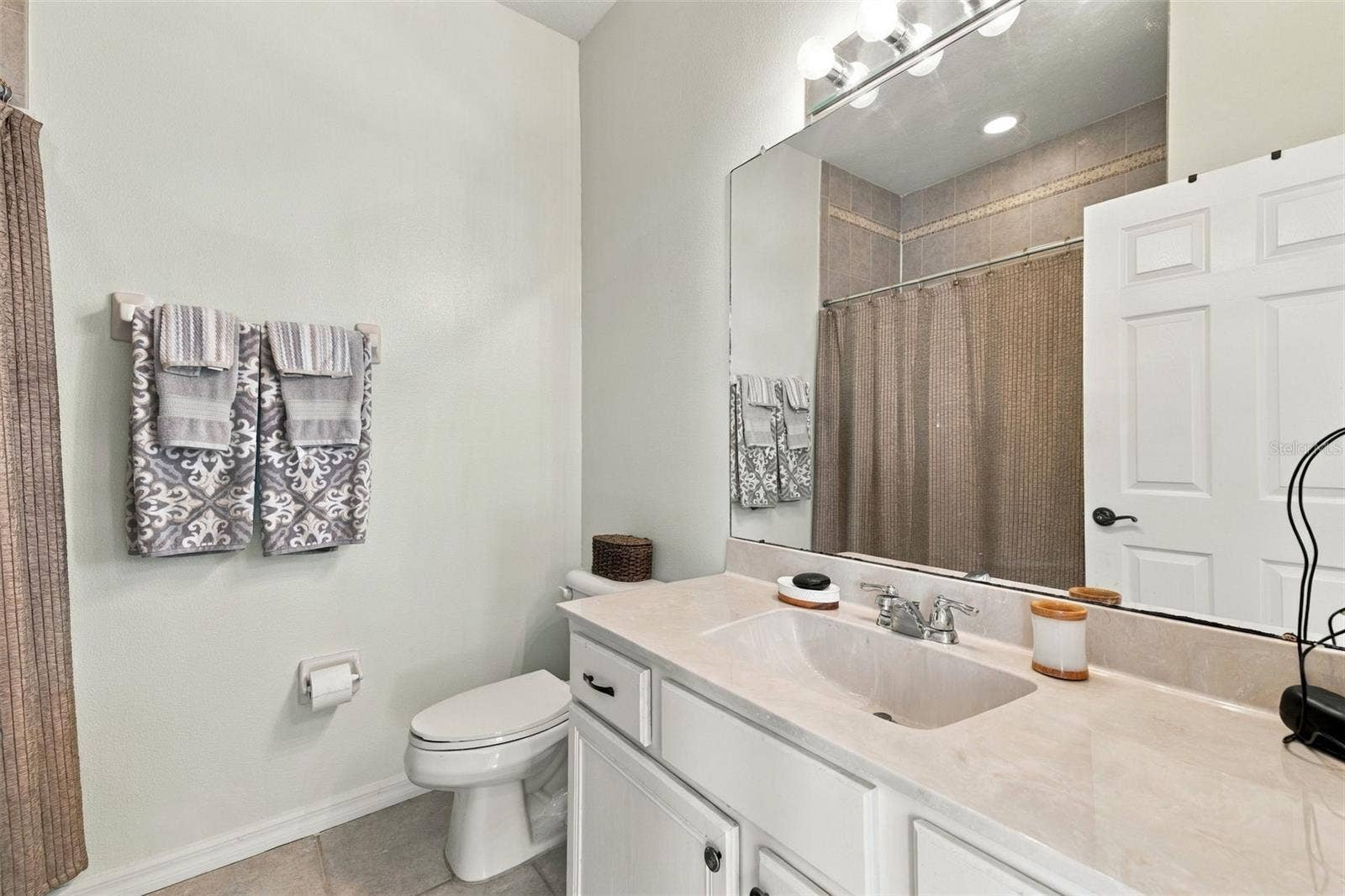 98 S HIGHLAND AVENUE, #1302, Tarpon Springs, FL 34689 98 S HIGHLAND AVENUE, #1302, Tarpon Springs, FL 34689