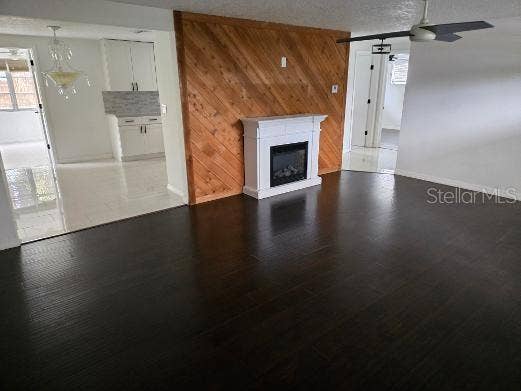 6104 POLK STREET, New Port Richey, FL 34653 Living Room