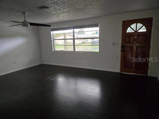 6104 POLK STREET, New Port Richey, FL 34653 Living Room