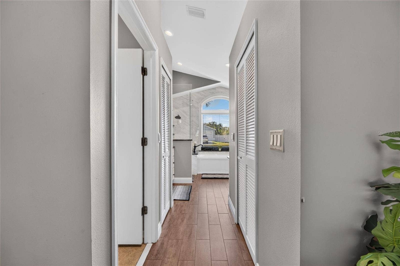 Hall to master bath