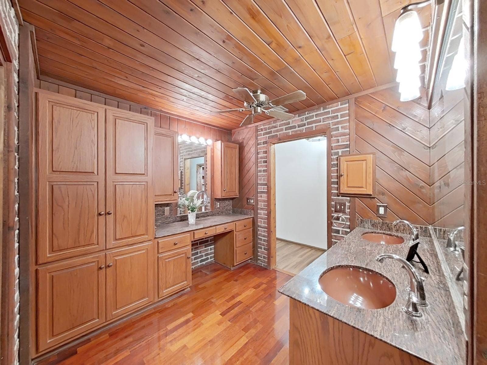3055 OAK CREEK DRIVE N, Clearwater, FL 33761 3055 OAK CREEK DRIVE N, Clearwater, FL 33761