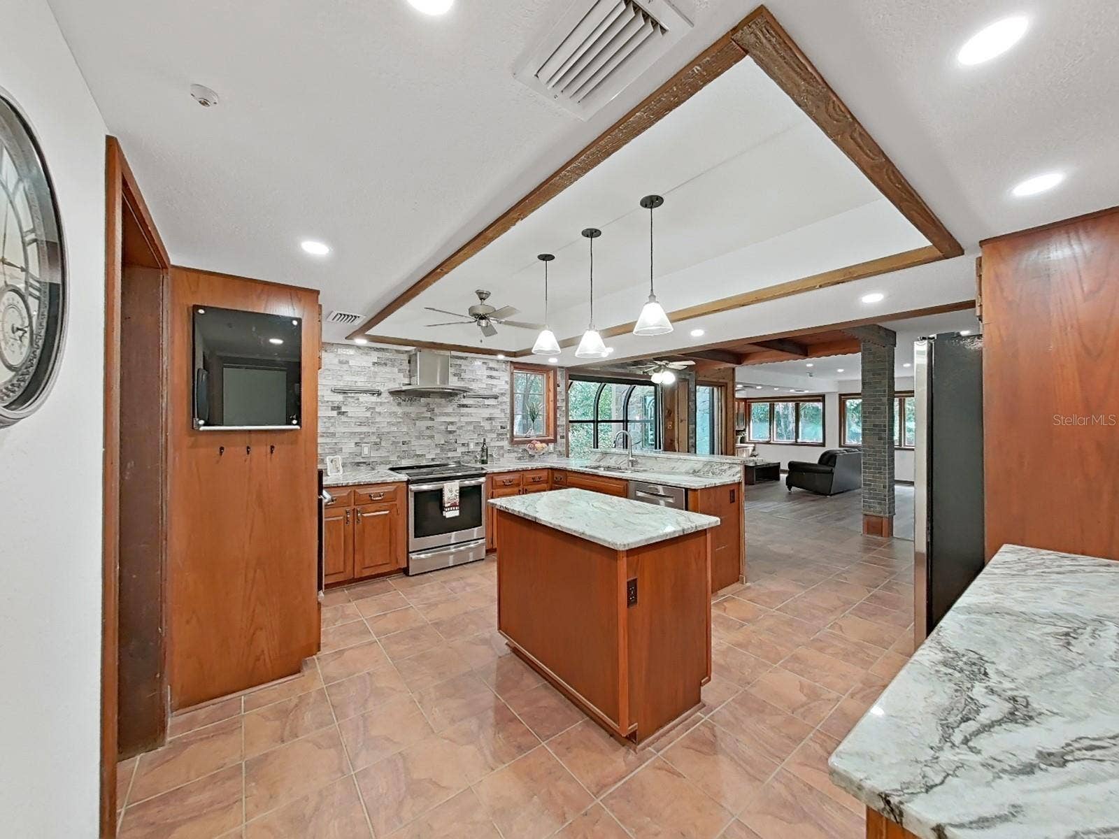 3055 OAK CREEK DRIVE N, Clearwater, FL 33761 3055 OAK CREEK DRIVE N, Clearwater, FL 33761