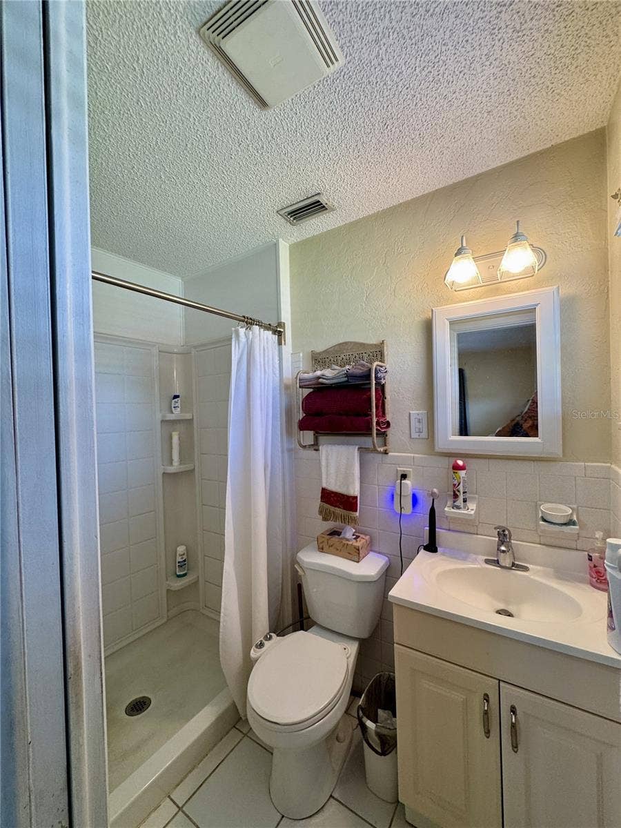 EN SUITE BATHROOM