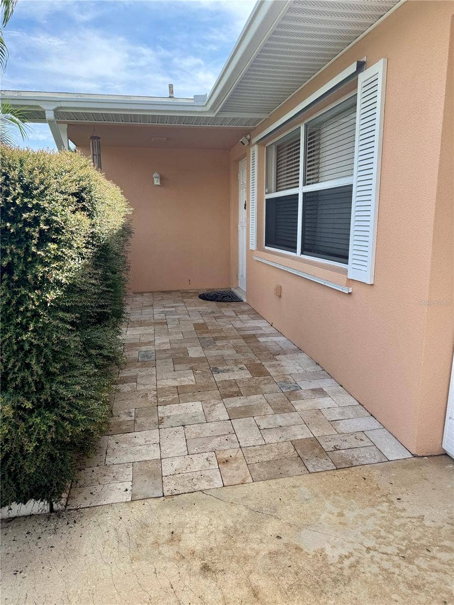 FRONT ENTRY WAY