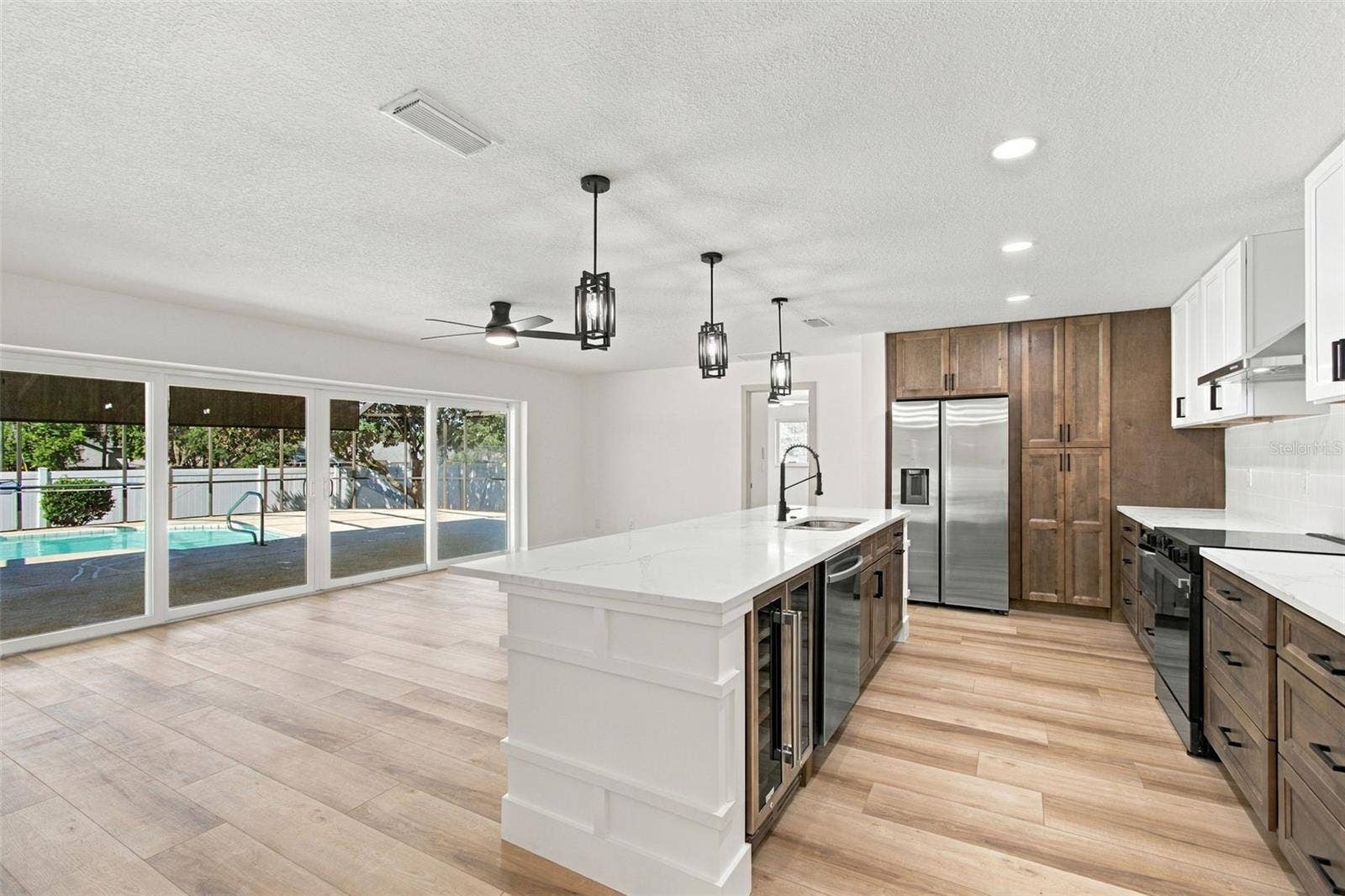 2942 CLUBHOUSE DRIVE W, Clearwater, FL 33761 Kitchen