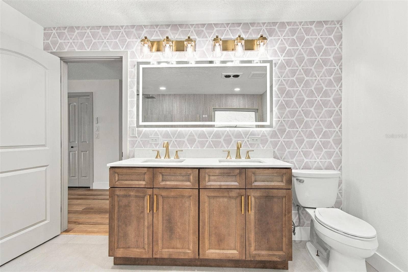 2942 CLUBHOUSE DRIVE W, Clearwater, FL 33761 Primary Bath
