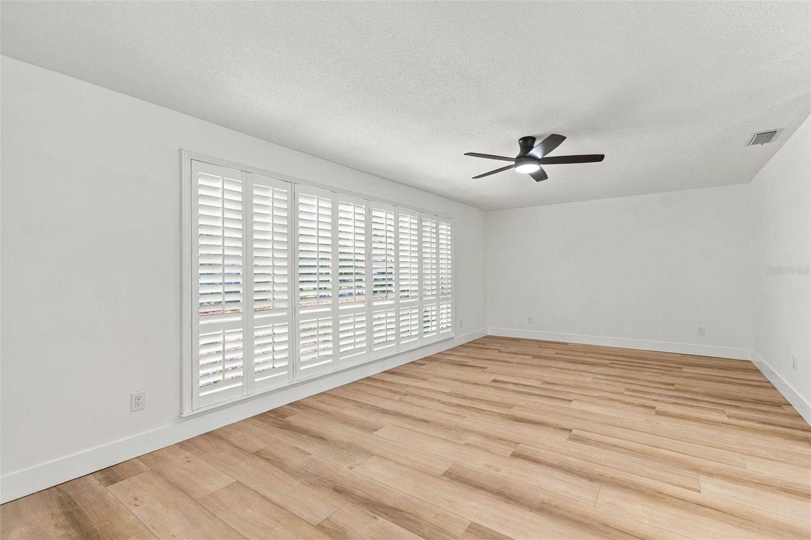 2942 CLUBHOUSE DRIVE W, Clearwater, FL 33761 Living Room