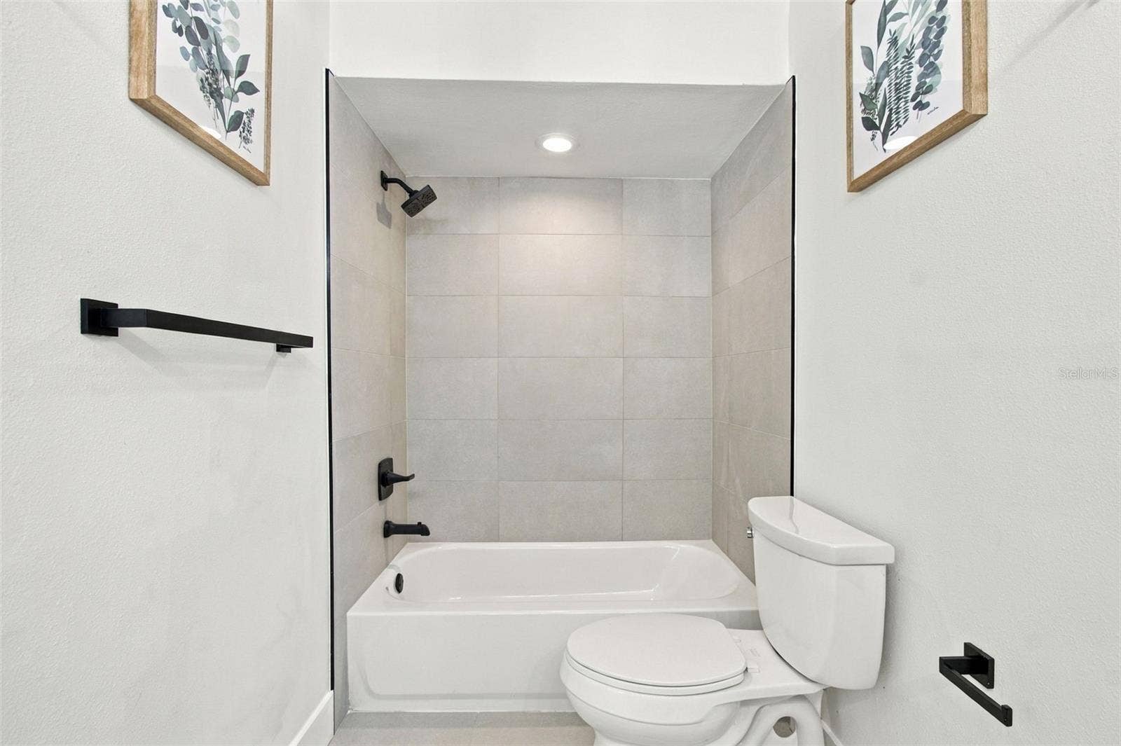 2942 CLUBHOUSE DRIVE W, Clearwater, FL 33761 Jack & Jill Bath