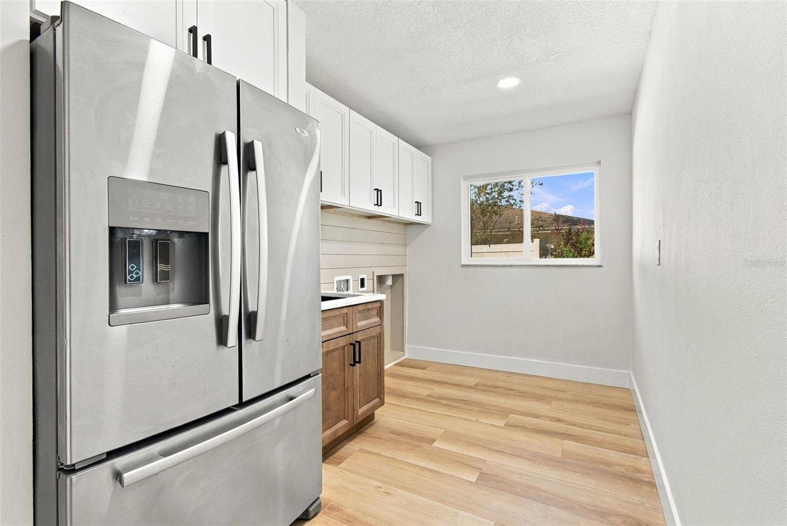 2942 CLUBHOUSE DRIVE W, Clearwater, FL 33761 Laundry Room