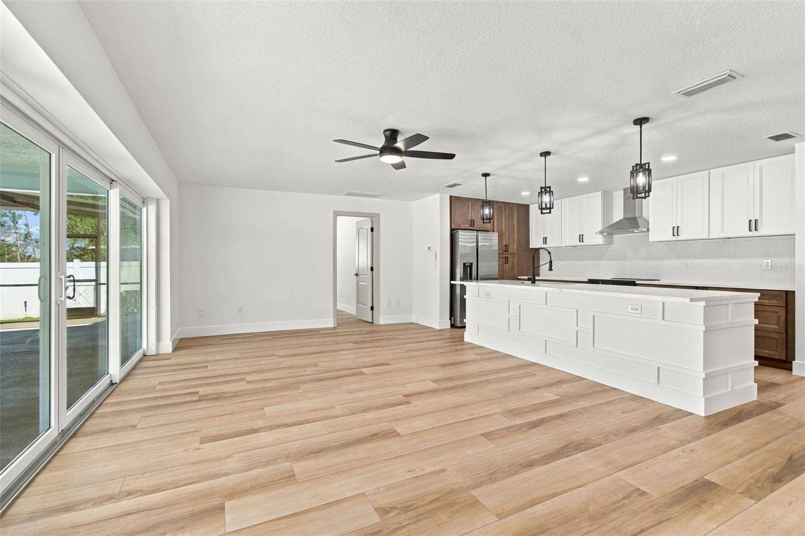 2942 CLUBHOUSE DRIVE W, Clearwater, FL 33761 Kitchen Island / Family Room