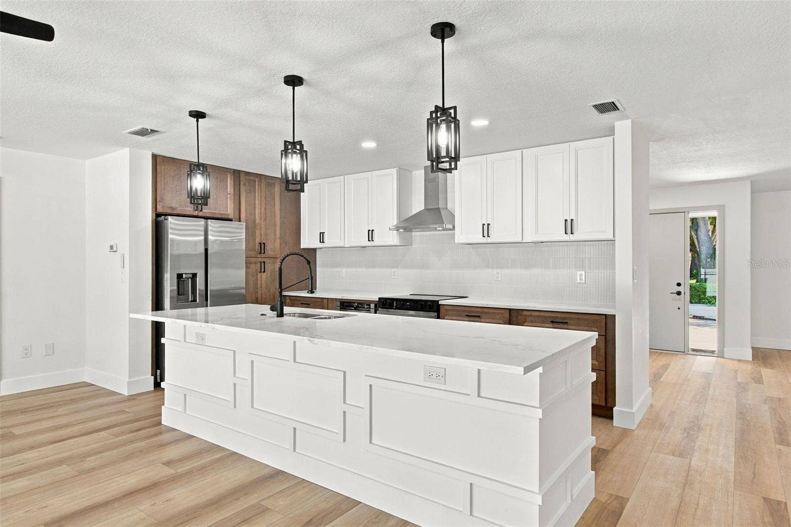 2942 CLUBHOUSE DRIVE W, Clearwater, FL 33761 Kitchen Island
