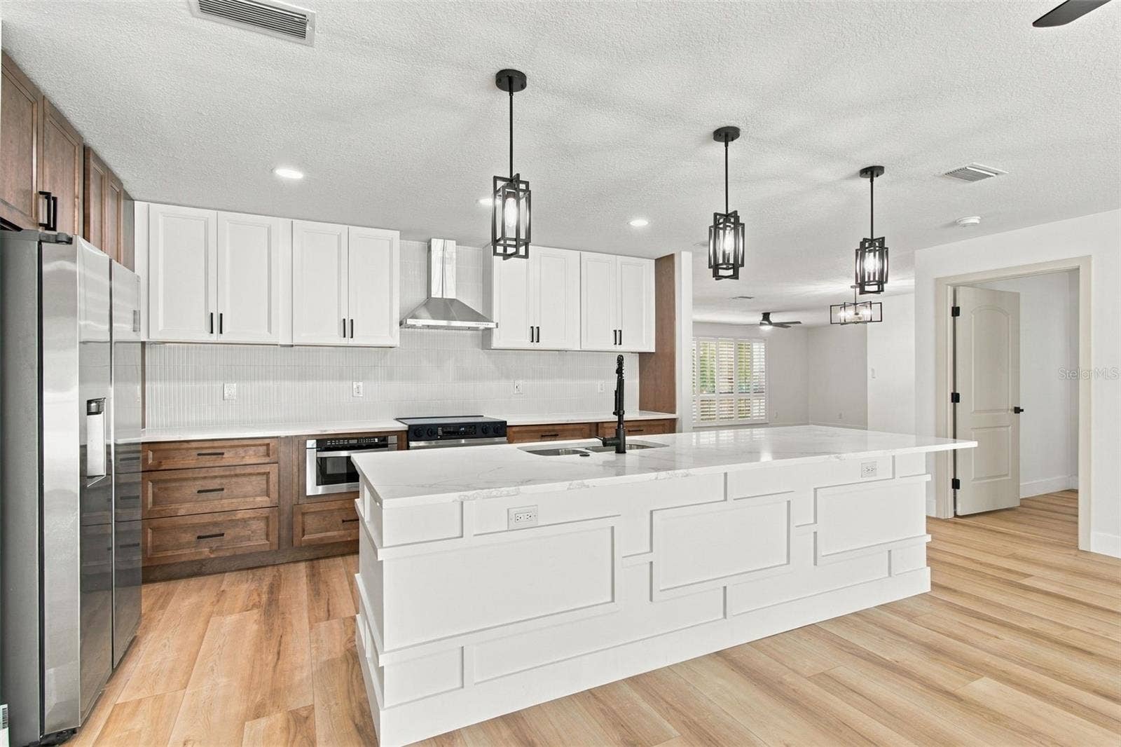 2942 CLUBHOUSE DRIVE W, Clearwater, FL 33761 Kitchen Island