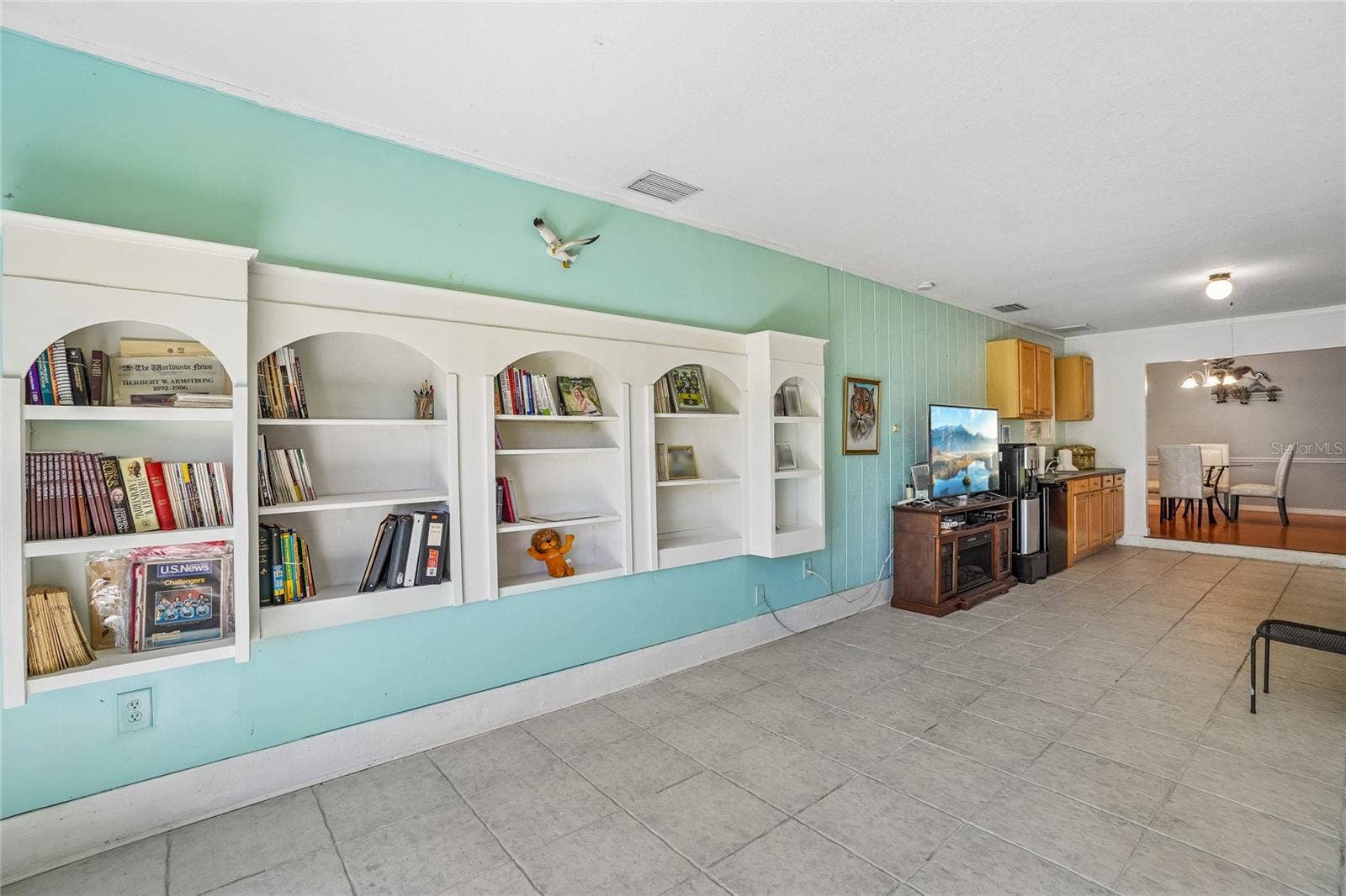 6074 BEECHWOOD DRIVE, Dade City, FL 33523 Living room