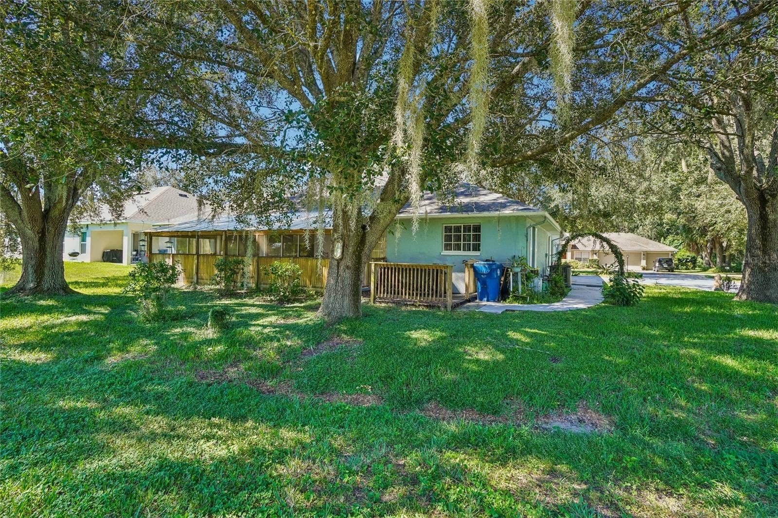 6074 BEECHWOOD DRIVE, Dade City, FL 33523 Back yard