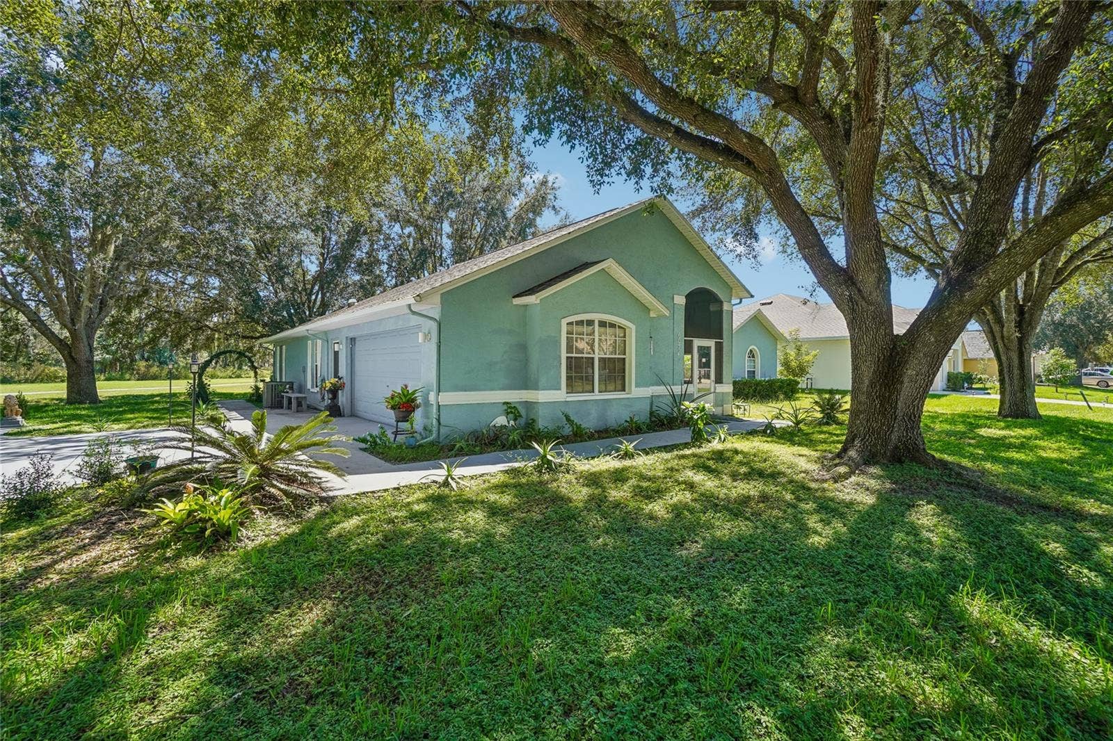 6074 BEECHWOOD DRIVE, Dade City, FL 33523 Front angle