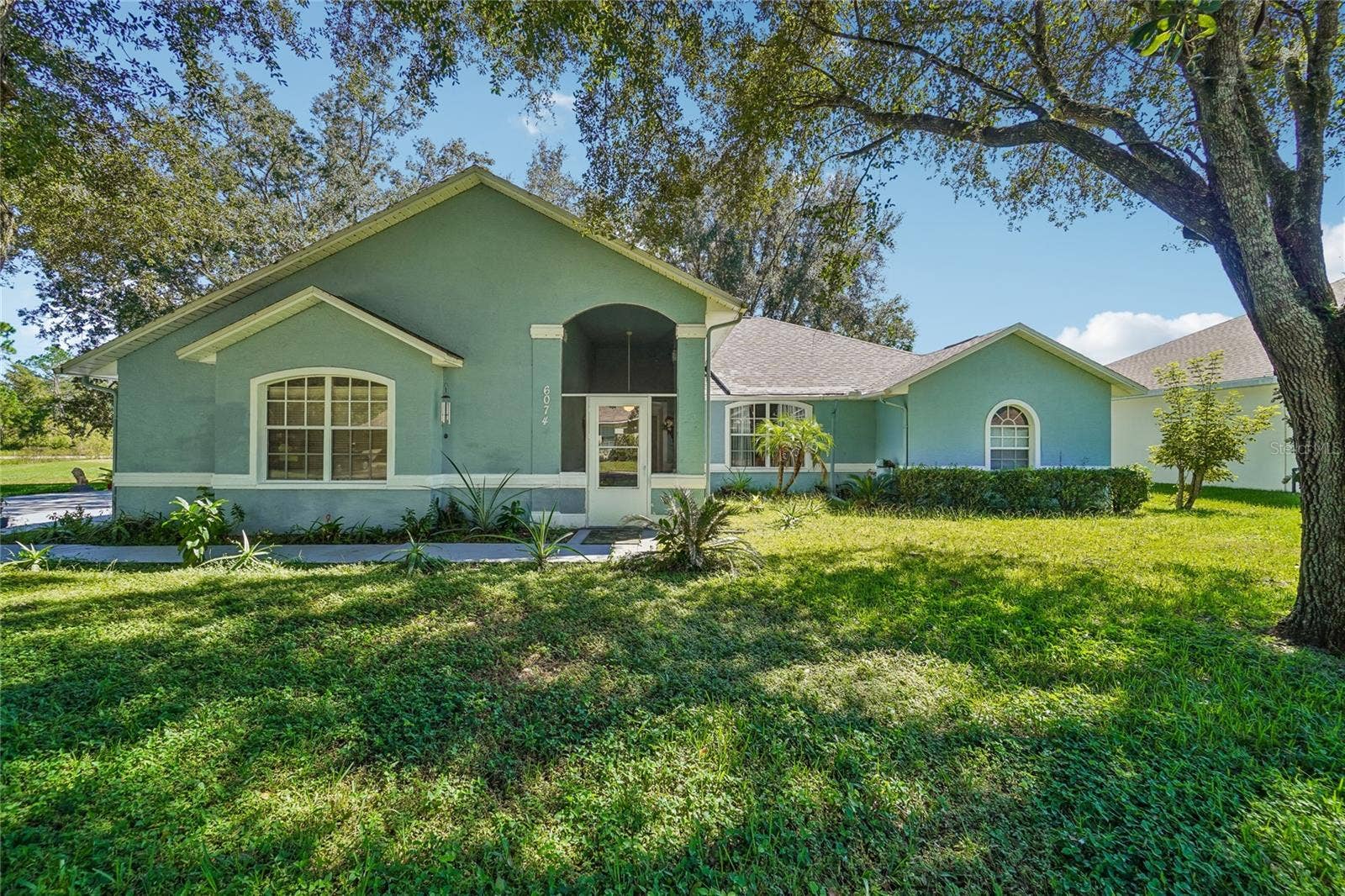 6074 BEECHWOOD DRIVE, Dade City, FL 33523 Front of the house