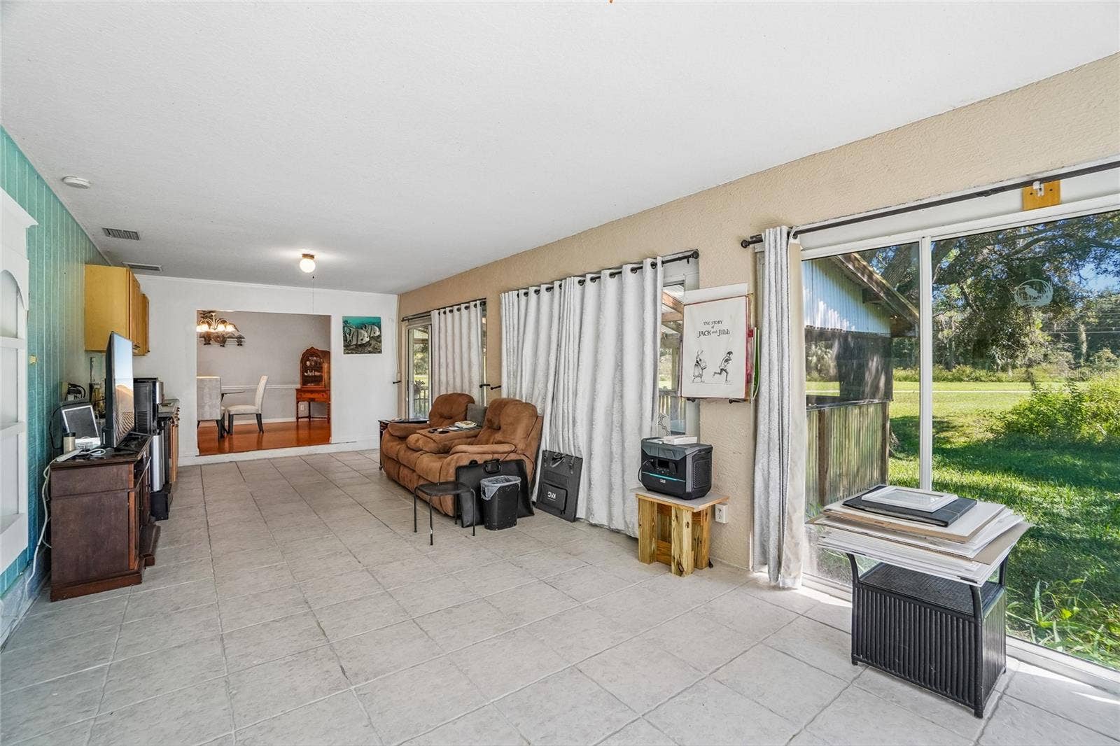 6074 BEECHWOOD DRIVE, Dade City, FL 33523 Living room