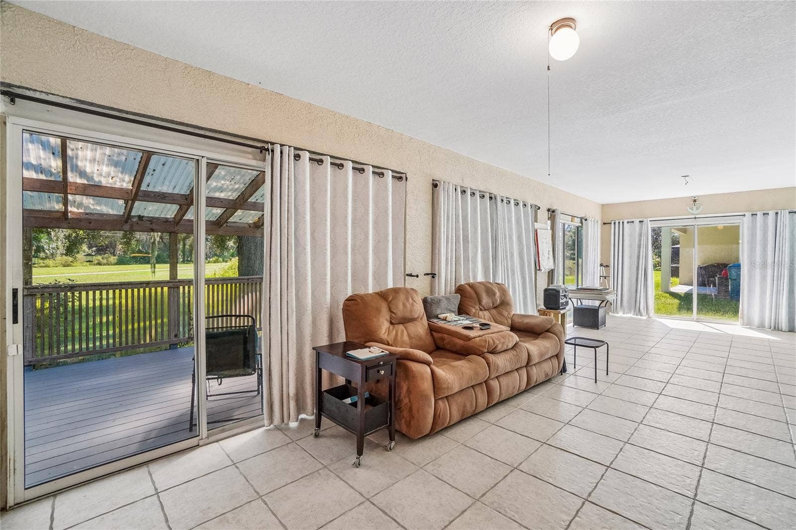 6074 BEECHWOOD DRIVE, Dade City, FL 33523 Living room