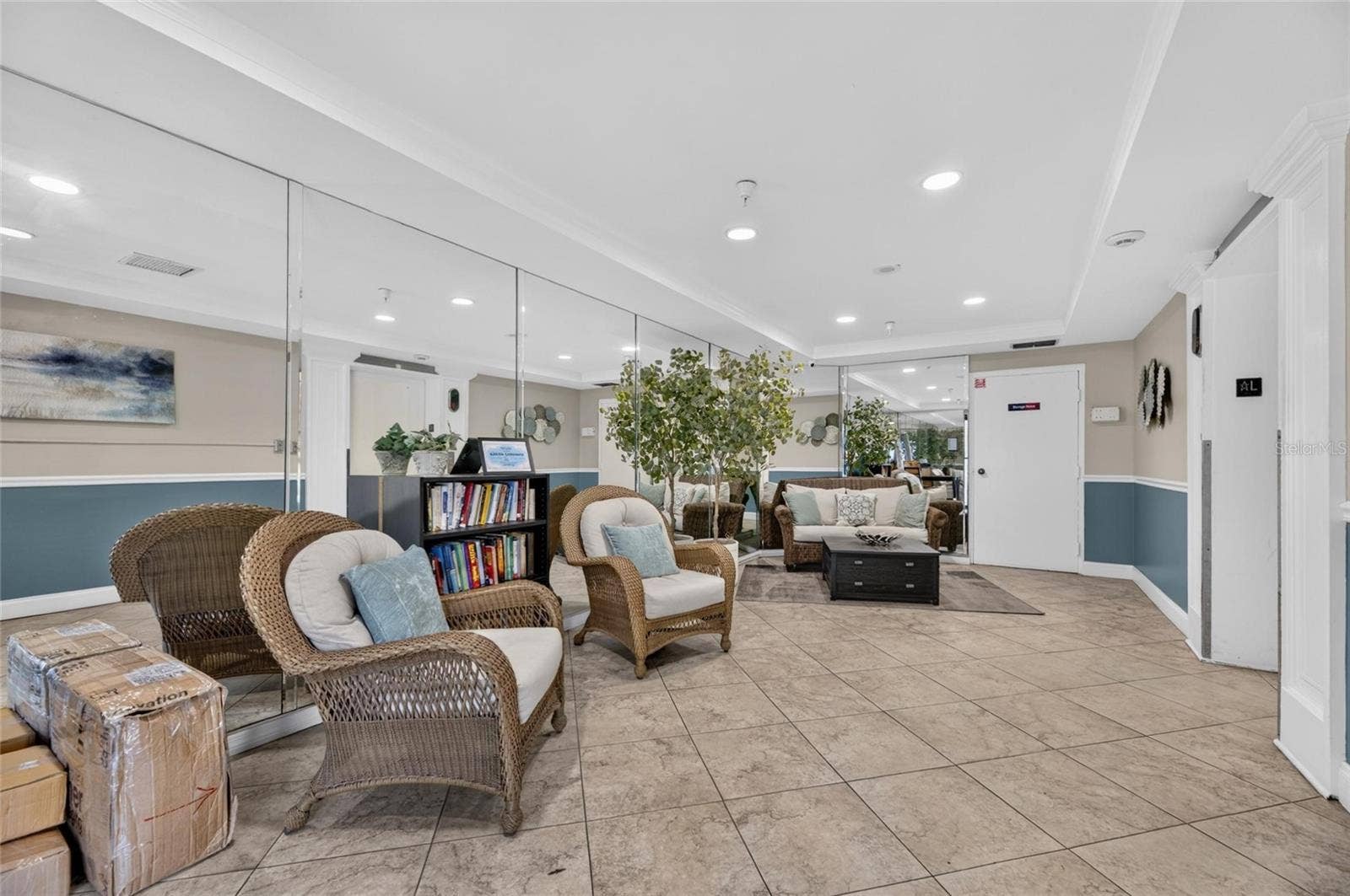 2780 N RIVERSIDE DRIVE, #601, Tampa, FL 33602 Dockside Building Lobby & Library