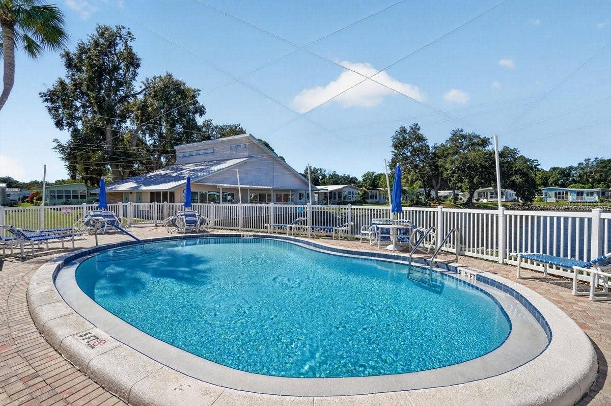 SALTWATER POOL!