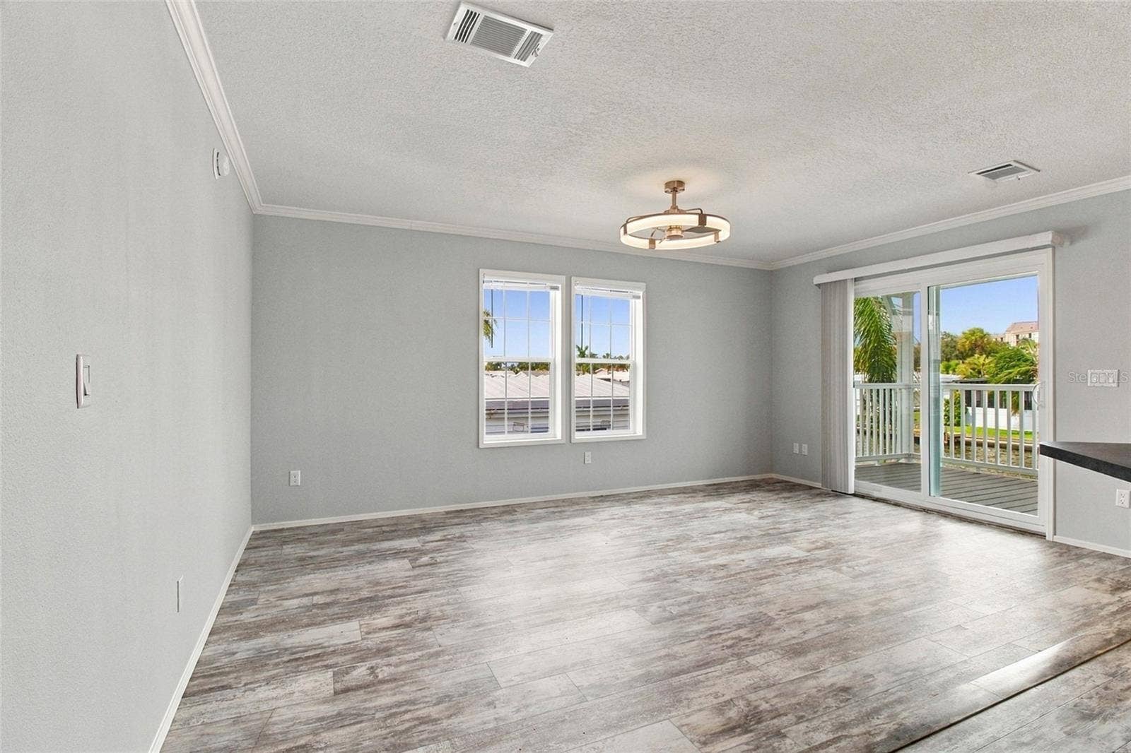 18675 U.S. HIGHWAY 19 N., #349, Clearwater, FL 33764 Living room