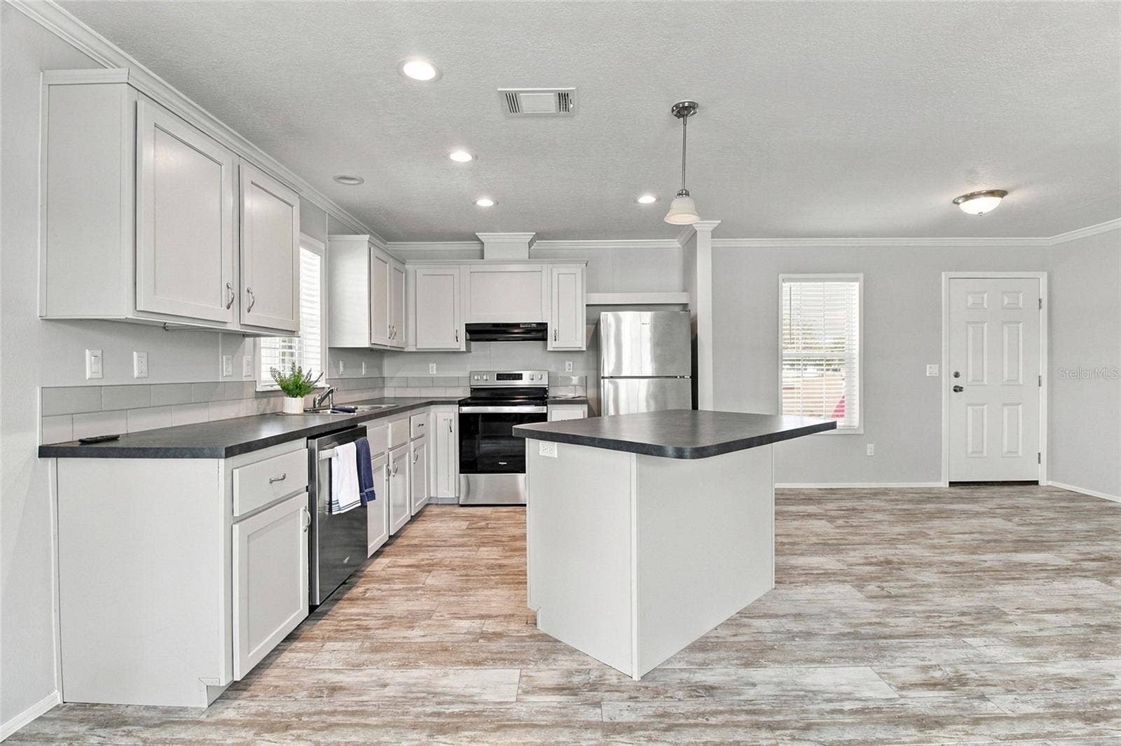 18675 U.S. HIGHWAY 19 N., #349, Clearwater, FL 33764 Open Concept Kitchen, LR & DR