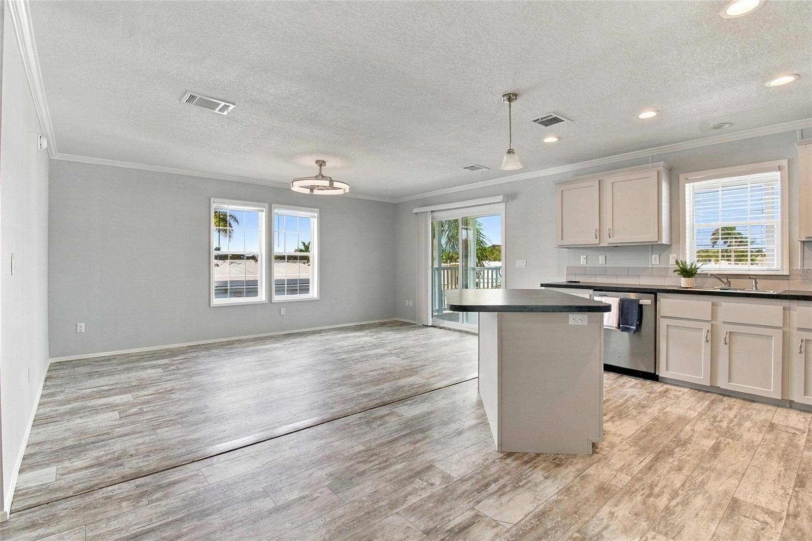 18675 U.S. HIGHWAY 19 N., #349, Clearwater, FL 33764 Open Concept Kitchen, LR & DR