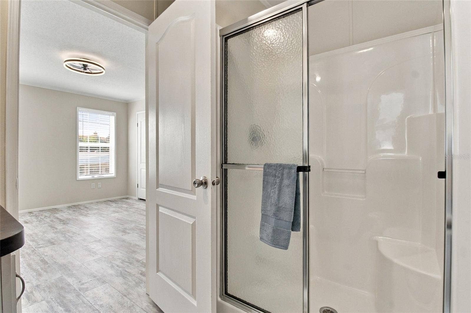 18675 U.S. HIGHWAY 19 N., #349, Clearwater, FL 33764 Primary Ensuite Bathroom