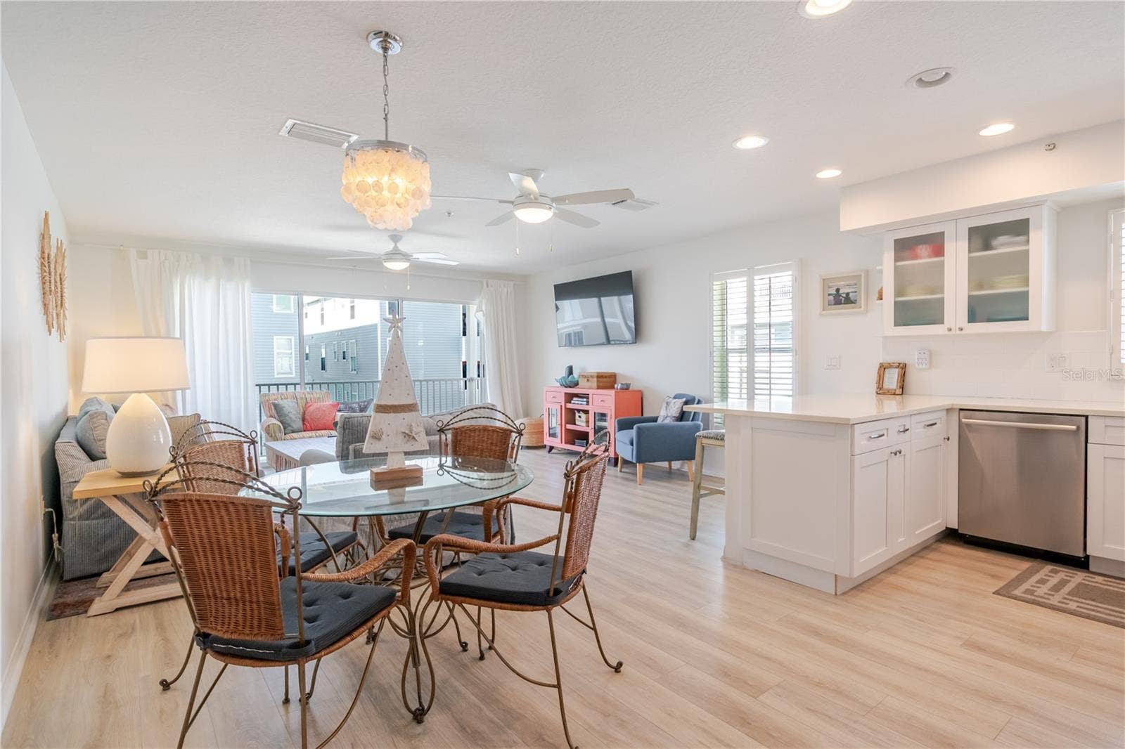 1904 GULF BOULEVARD, #D, Indian Rocks Beach, FL 33785 1904 GULF BOULEVARD, #D, Indian Rocks Beach, FL 33785