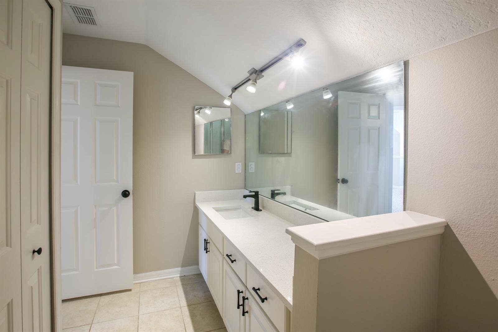 16244 BRIDGEWALK DRIVE, Lithia, FL 33547 Bath #2