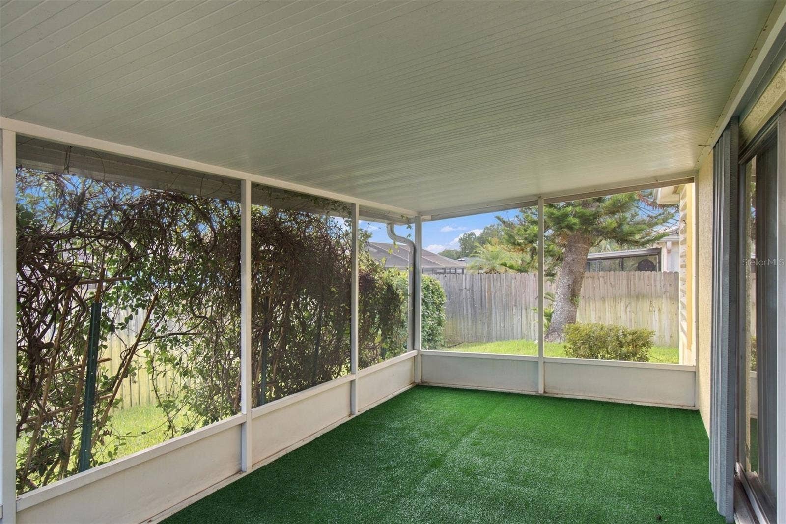 610 LAKEMONT DRIVE, Brandon, FL 33510 Fully screened back lanai