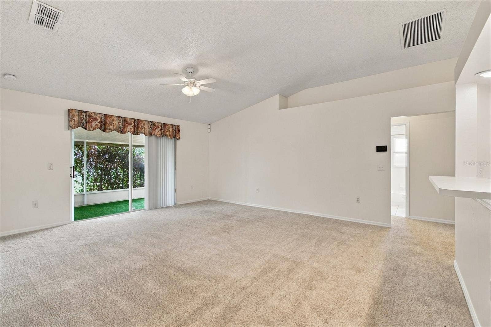 610 LAKEMONT DRIVE, Brandon, FL 33510 Family room
