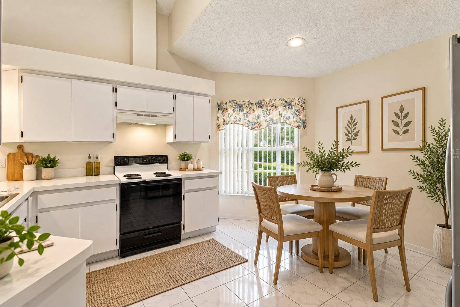 610 LAKEMONT DRIVE, Brandon, FL 33510 Virtually staged kitchen featuring an eat-in breakfast nook and tile flooring.