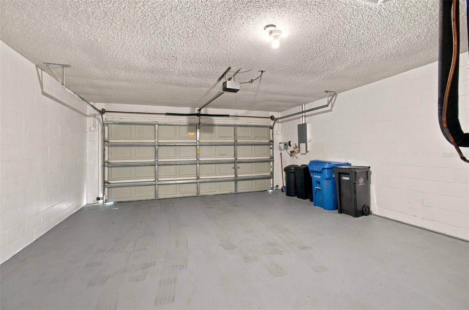 610 LAKEMONT DRIVE, Brandon, FL 33510 Newly painted garage with whole house soft water system