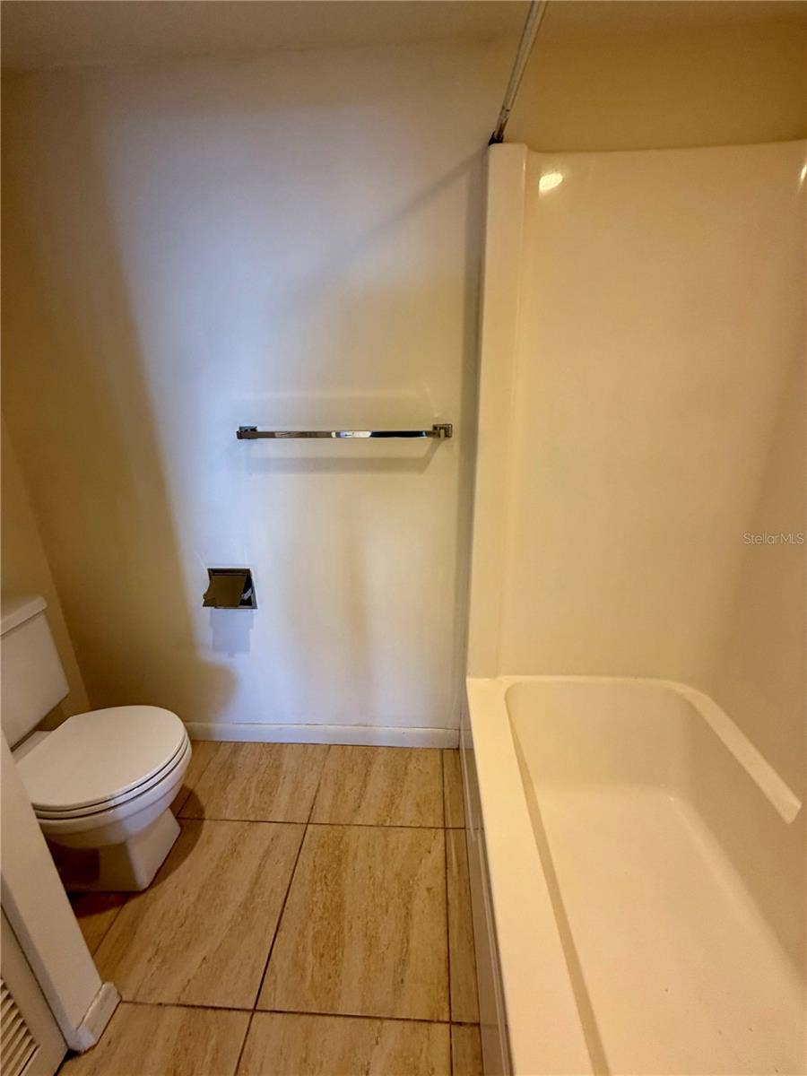 450 TREASURE ISLAND CWY, #302, Treasure Island, FL 33706 Primary Bath