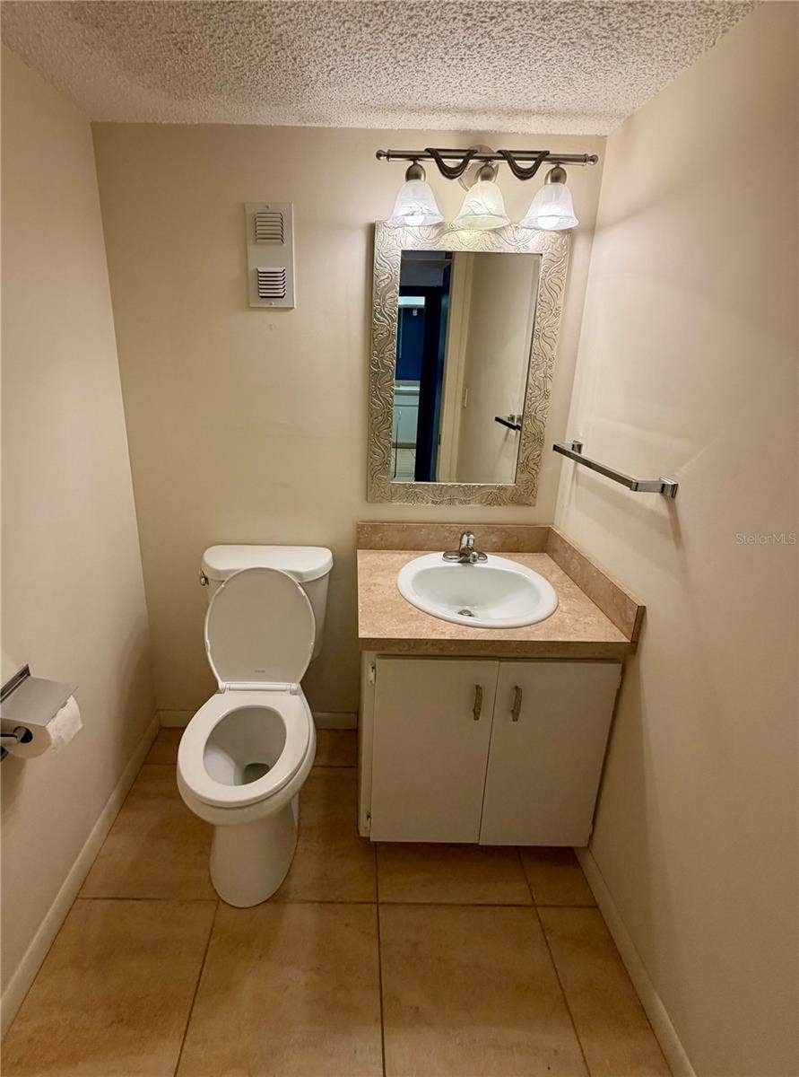 450 TREASURE ISLAND CWY, #302, Treasure Island, FL 33706 Guest Bathroom